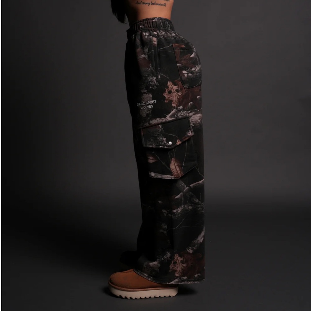 DARC SPORT WOLVES DURST CARGO SWEATS IN DARC BROWN WOODLAND CAMO - Picture 2 of 10